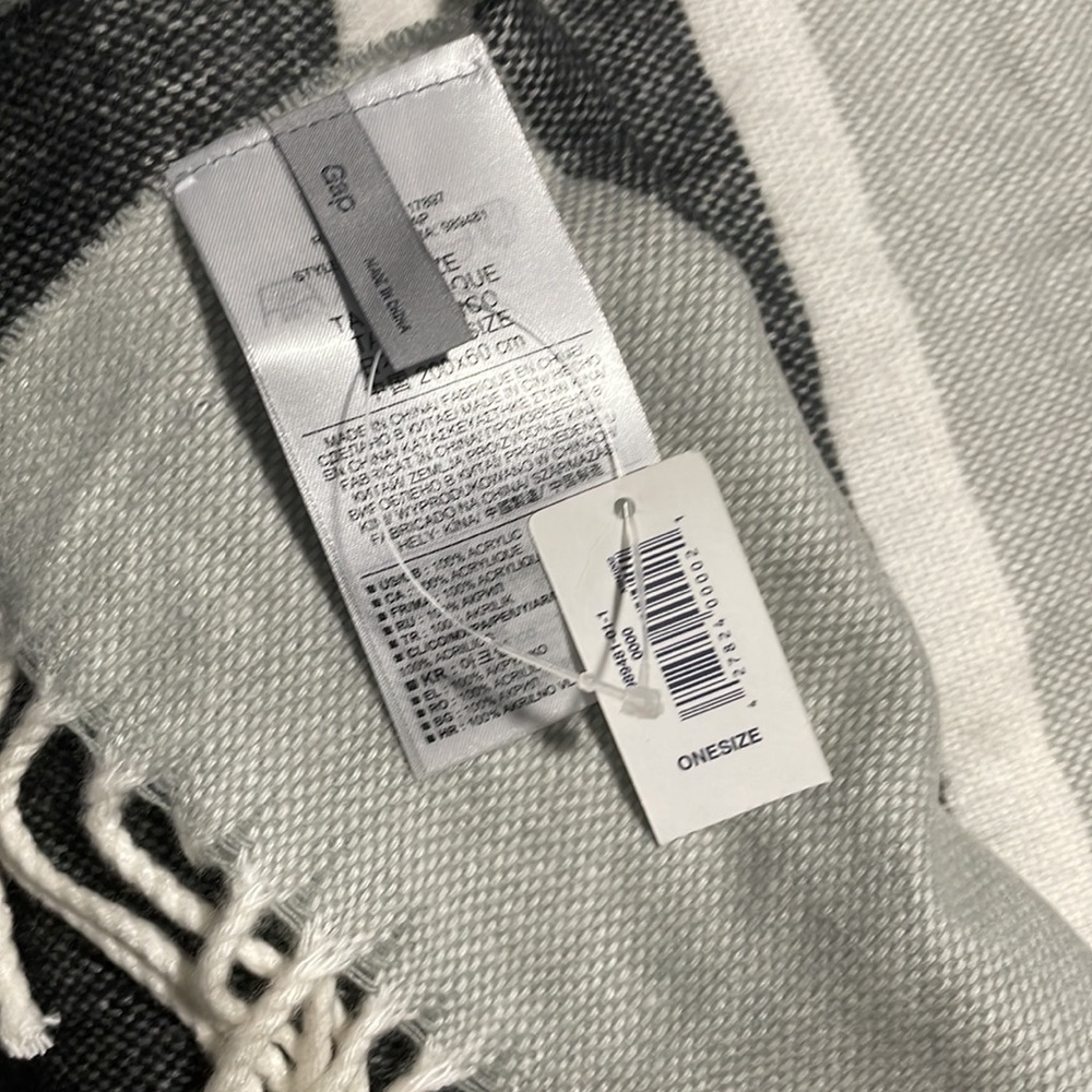 Gap stripe scarf, NWT - Picture 3 of 4